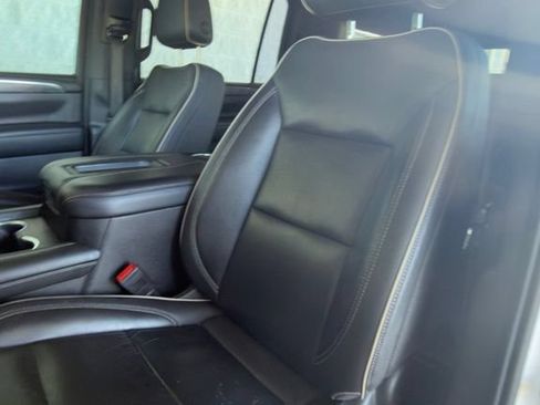 Used 2021 GMC Yukon XL SLT AWD/4WD image 2