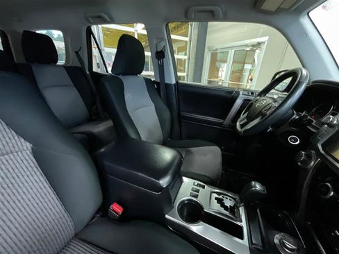 Used 2018 Toyota 4Runner SR5 AWD/4WD image 29