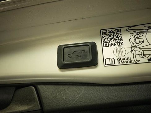 Used 2022 Toyota RAV4 XSE AWD/4WD image 8
