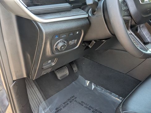 Used 2023 Jeep Grand Cherokee 4WD 4xe image 17