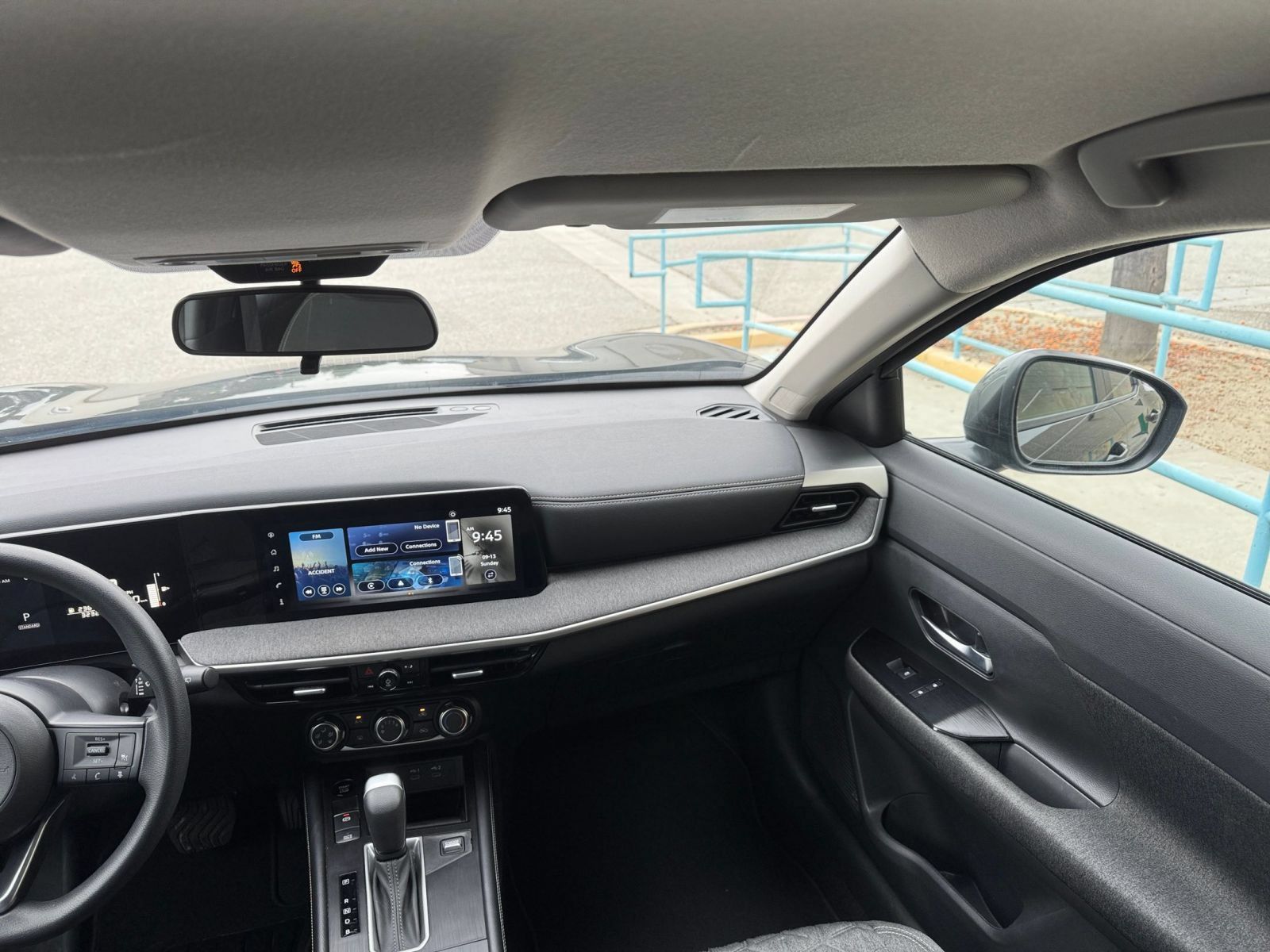 Used 2025 Nissan Kicks SV AWD/4WD image 32