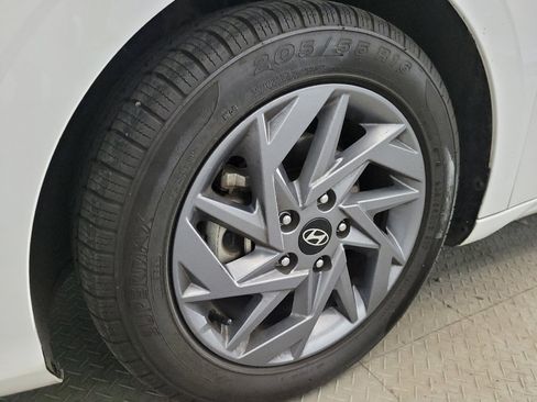 Used 2024 Hyundai Elantra SEL FWD image 31