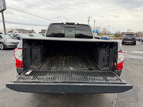 Used 2018 Nissan Titan SL image 33