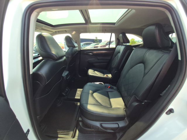 Used 2020 Toyota Highlander Platinum AWD/4WD image 13