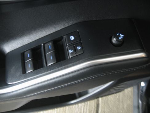 Used 2022 Toyota Highlander XLE image 12