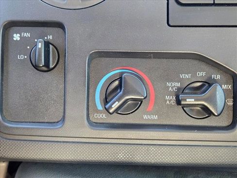 Used 2009 Ford E-150 and Econoline 150 image 17