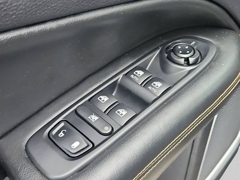 Used 2017 Jeep Compass Limited w/ Navigation Group AWD/4WD image 29