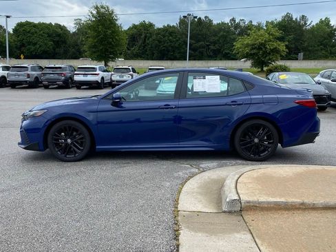 Used 2025 Toyota Camry SE FWD image 4