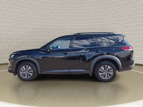 Certified 2024 Nissan Pathfinder SV FWD image 8