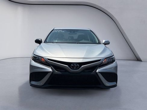 Used 2022 Toyota Camry SE FWD image 8