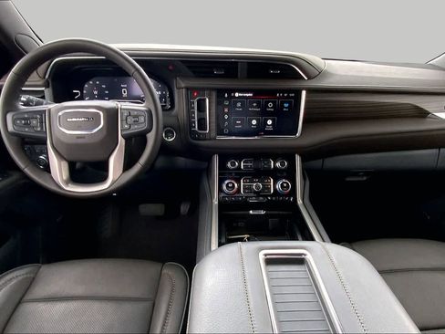 Used 2024 GMC Yukon XL Denali AWD/4WD image 15