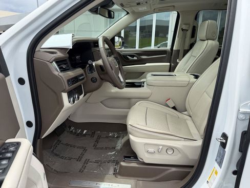 Used 2024 GMC Yukon XL Denali RWD image 8