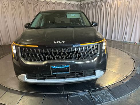 Used 2026 Kia Carnival LXS FWD image 2
