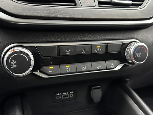 Used 2025 Nissan Altima 2.5 SV image 16