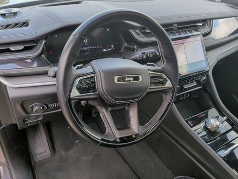 Used 2022 Jeep Grand Cherokee Overland w/ Adv Protech Group III AWD/4WD image 15
