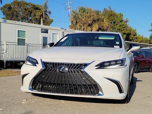 Used 2023 Lexus ES 300h w/ Luxury Package image 9