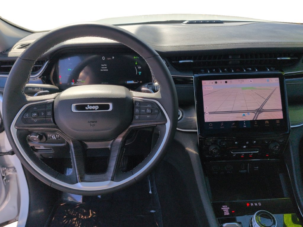 Used 2023 Jeep Grand Cherokee 4WD 4xe w/ Luxury Tech Group II image 15