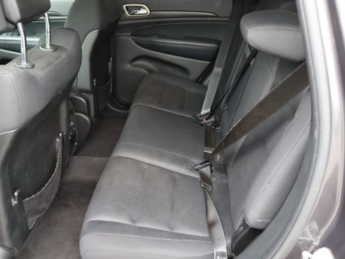 Used 2017 Jeep Grand Cherokee Laredo w/ Quick Order Package 2BE RWD image 30