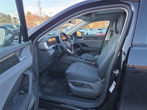 New 2026 Volkswagen Tiguan SE image 13