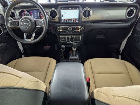 Used 2018 Jeep Wrangler Unlimited Sahara AWD/4WD image 25