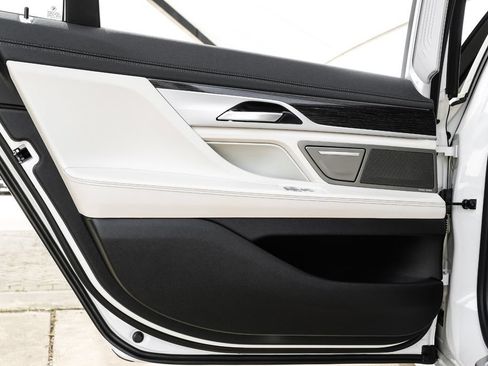 Used 2020 BMW 740i w/ Premium Package RWD image 60