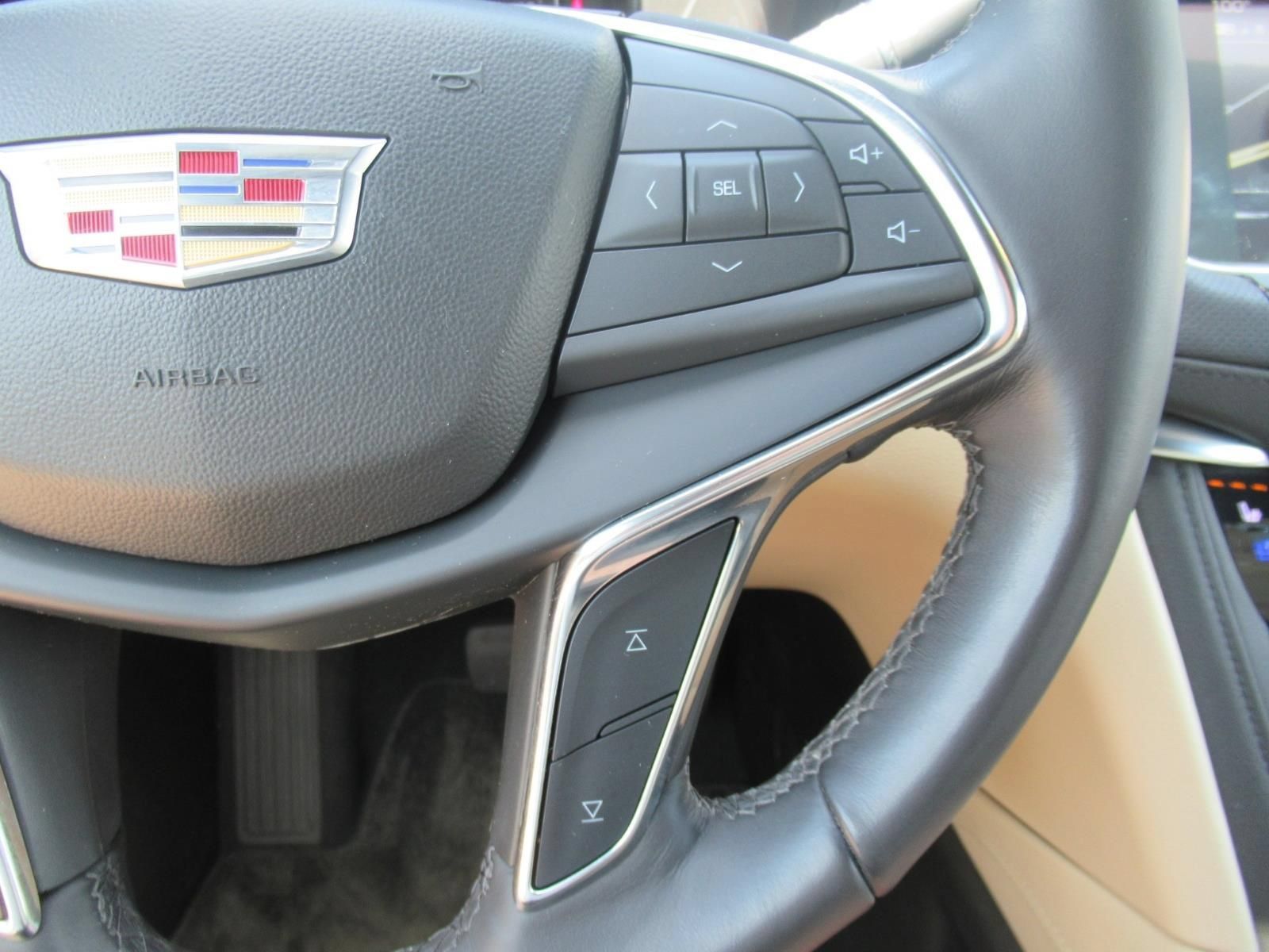 Used 2018 Cadillac XT5 Premium Luxury w/ Driver Assist Package AWD/4WD image 25