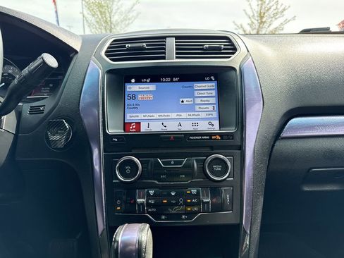 Used 2017 Ford Explorer XLT w/ Equipment Group 202A AWD/4WD image 23