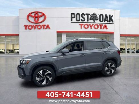 Used 2024 Volkswagen Taos SE w/ Panoramic Sunroof Package AWD/4WD image 7