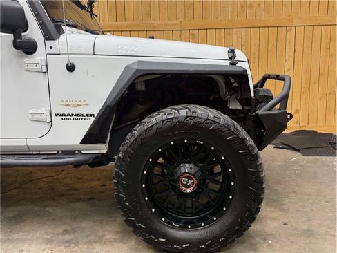 Used 2012 Jeep Wrangler Unlimited Sahara w/ Connectivity Group AWD/4WD image 3