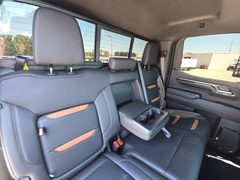 Used 2024 GMC Sierra 1500 AT4 w/ Technology Package AWD/4WD image 15