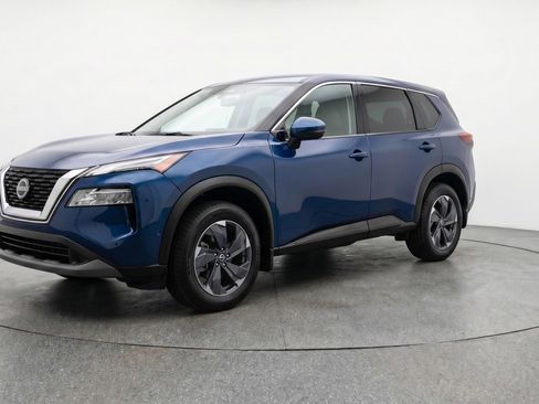 Used 2025 Nissan Rogue SV image 3