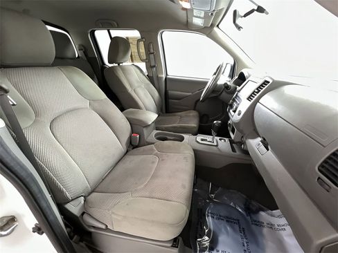 Certified 2021 Nissan Frontier SV image 25