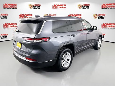 Used 2022 Jeep Grand Cherokee L Laredo w/ Luxury Tech Group I AWD/4WD image 15