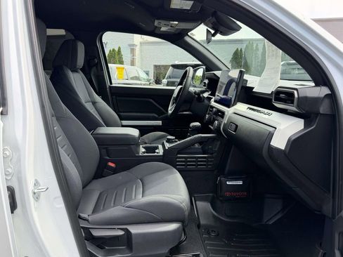 Used 2024 Toyota Tacoma TRD Sport AWD/4WD image 13