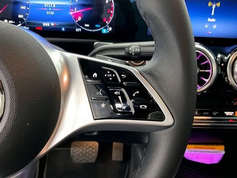 Used 2025 Mercedes-Benz GLB 250 image 24