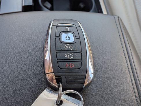 Used 2019 Lincoln MKZ Reserve FWD image 35
