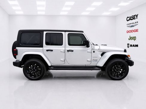 Used 2023 Jeep Wrangler Unlimited Sahara w/ Cold Weather Group AWD/4WD image 7