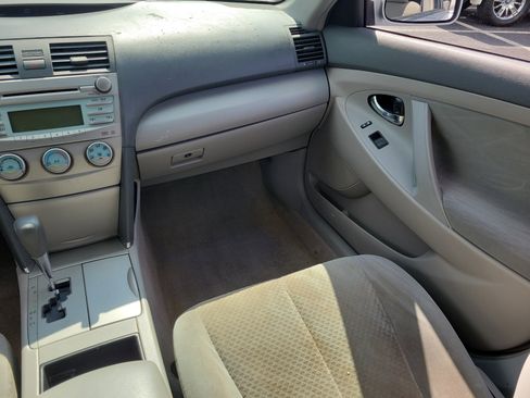 Used 2009 Toyota Camry LE FWD image 16