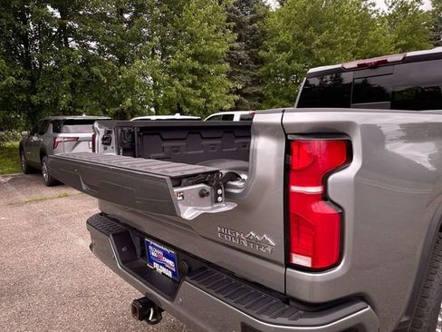 Used 2024 Chevrolet Silverado 2500 High Country w/ Technology Package AWD/4WD image 37