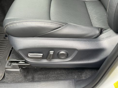 Certified 2025 Toyota Tacoma Limited AWD/4WD image 19