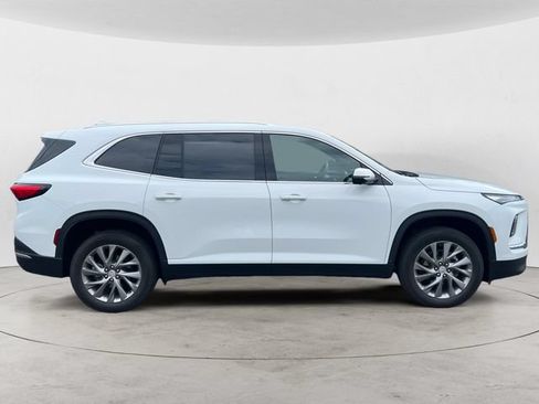 Used 2025 Buick Enclave Preferred AWD/4WD image 4