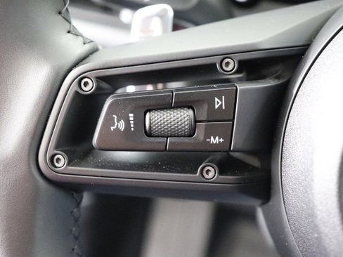 Used 2025 Porsche Macan image 19