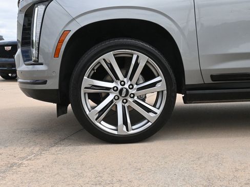 Certified 2025 Cadillac Escalade Sport Platinum w/ LPO, Floor Liner Package AWD/4WD image 29