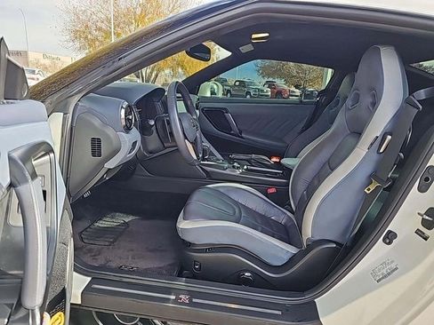 Used 2020 Nissan GT-R Premium image 4