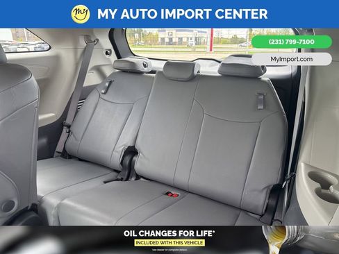 Used 2023 Toyota Sienna XLE AWD/4WD image 27