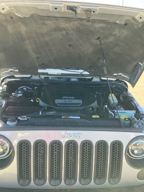 Used 2015 Jeep Wrangler Unlimited Sahara w/ Dual Top Group AWD/4WD image 17