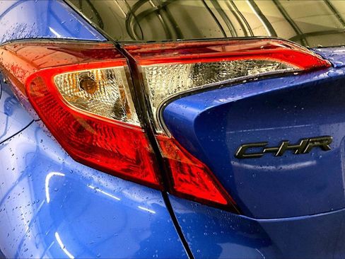 Used 2020 Toyota C-HR XLE image 28