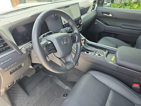 Used 2024 Lexus GX 550 AWD/4WD image 17