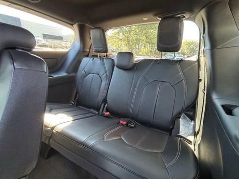 New 2026 Chrysler Pacifica Select image 15