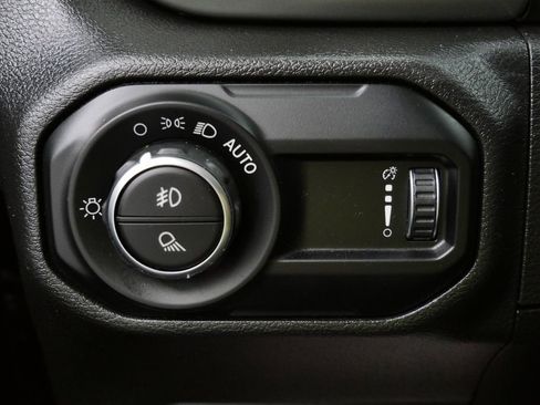 Used 2023 Jeep Gladiator Overland AWD/4WD image 24